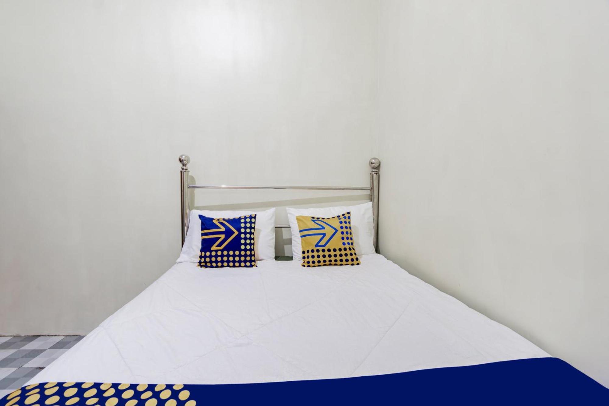 Spot On 93967 Hasna Guest House Syariah Kediri  Εξωτερικό φωτογραφία