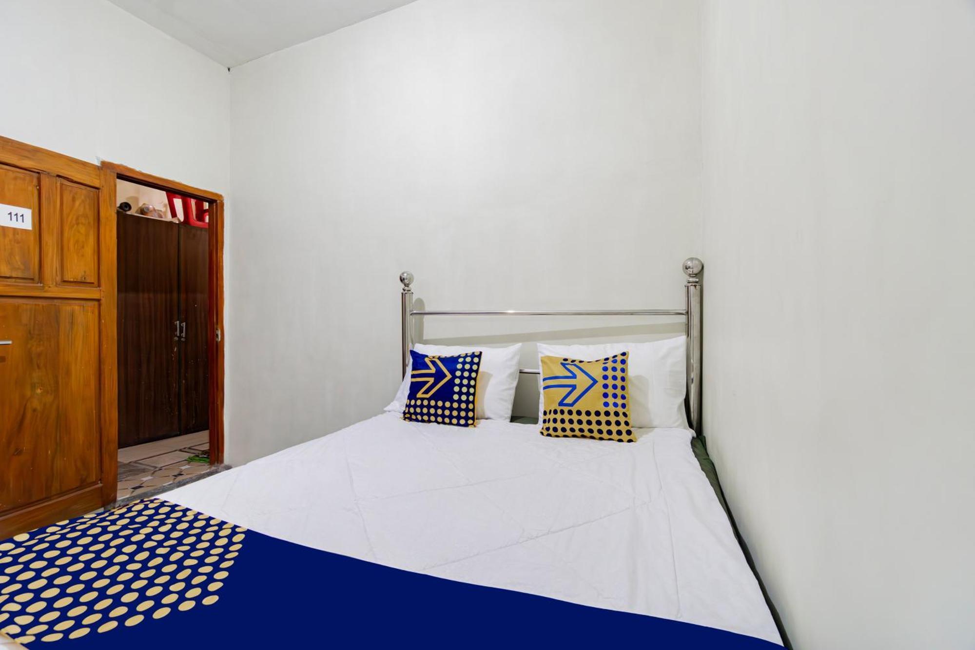 Spot On 93967 Hasna Guest House Syariah Kediri  Εξωτερικό φωτογραφία