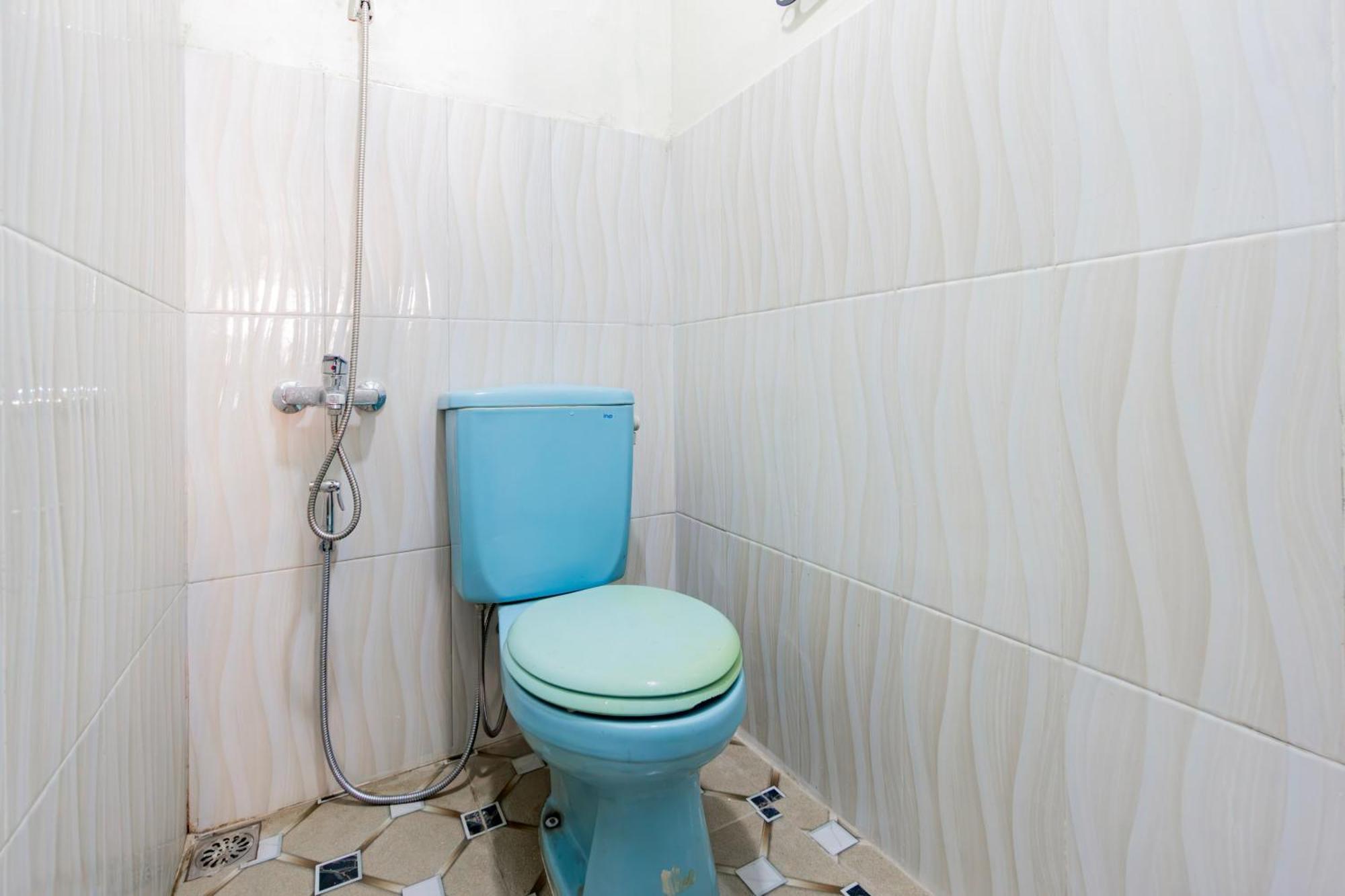 Spot On 93967 Hasna Guest House Syariah Kediri  Εξωτερικό φωτογραφία