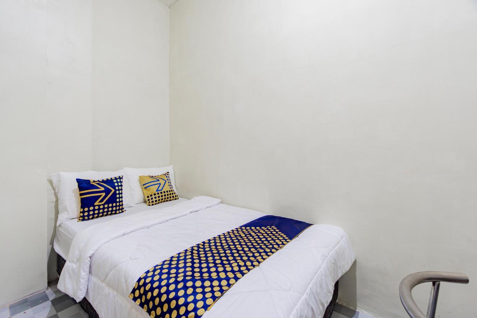 Spot On 93967 Hasna Guest House Syariah Kediri  Εξωτερικό φωτογραφία