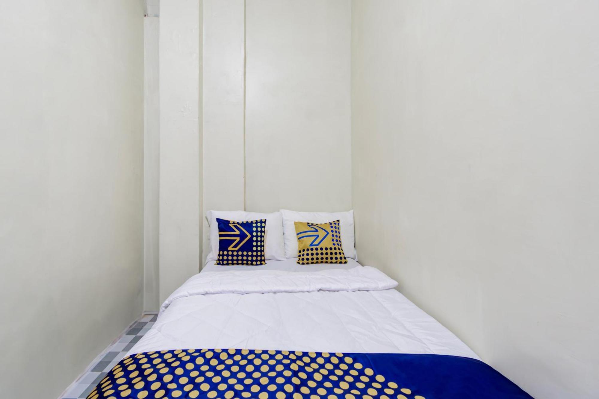 Spot On 93967 Hasna Guest House Syariah Kediri  Εξωτερικό φωτογραφία
