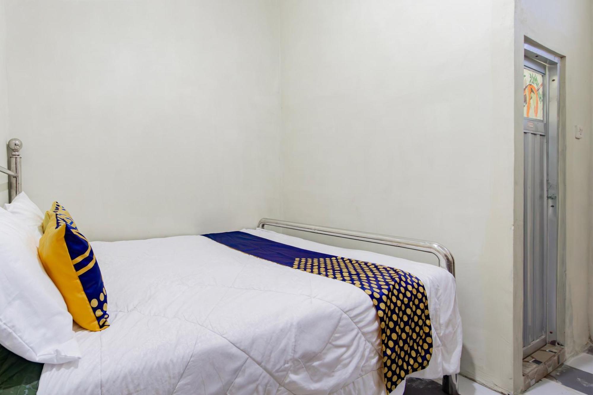 Spot On 93967 Hasna Guest House Syariah Kediri  Εξωτερικό φωτογραφία